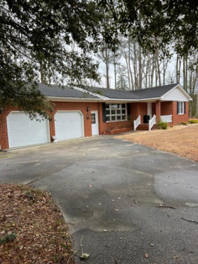 Peaceful 3 Bedroom home just outside of Washington